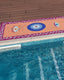 Nazar diseño en toalla junto a piscina
